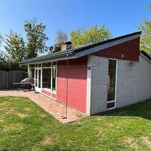 Knusse Bungalow Op Groen Park!